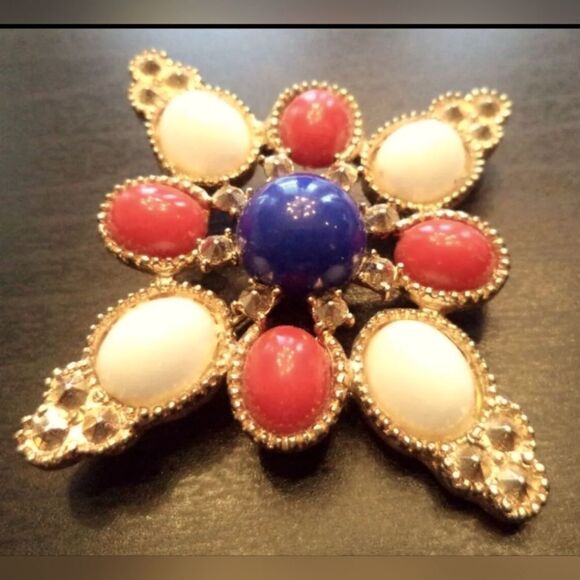 VINTAGE ESTATE SIGNED SARAH COV CANADA 2.5" BROOCH - Picture 1 of 4